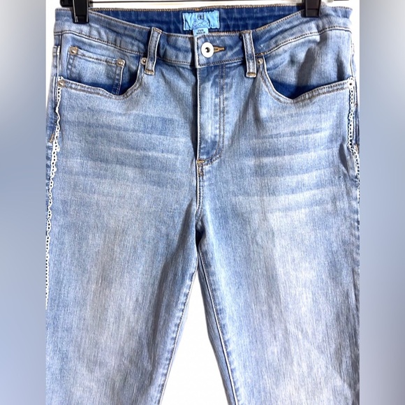 CeCe Light Wash Ankle Cropped Jeans w/Stretch, Frilly Lace Detail Size 29 / 8 - Picture 6 of 6